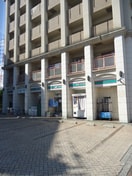 ローソンストア100 門真末広町店(コンビニ)まで146m グランドハイム藤田