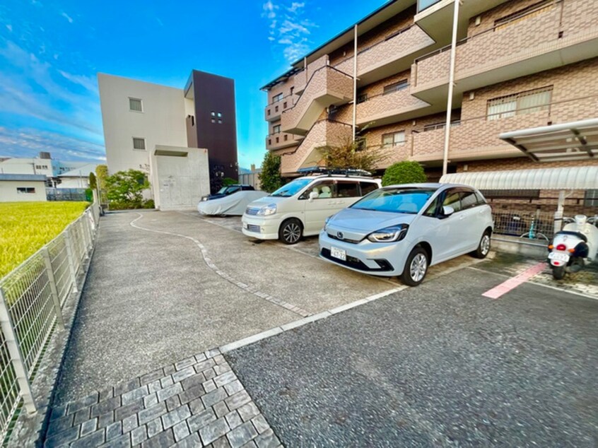 駐車場 コンフォータブル川西