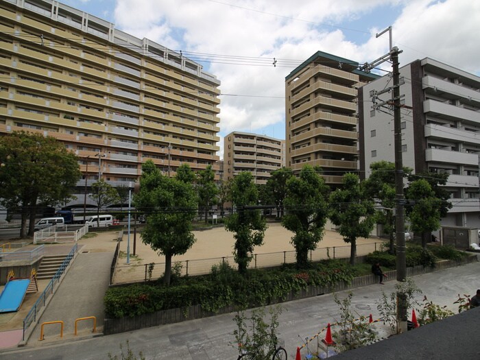 室内からの展望 ﾌﾟﾚｻﾝｽ西中島南方ｾﾚｽﾄ(1010)