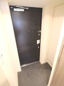 玄関 ﾌﾟﾚｻﾝｽ西中島南方ｾﾚｽﾄ(1010)