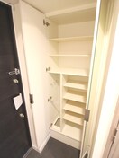 靴箱 ﾌﾟﾚｻﾝｽ西中島南方ｾﾚｽﾄ(1010)