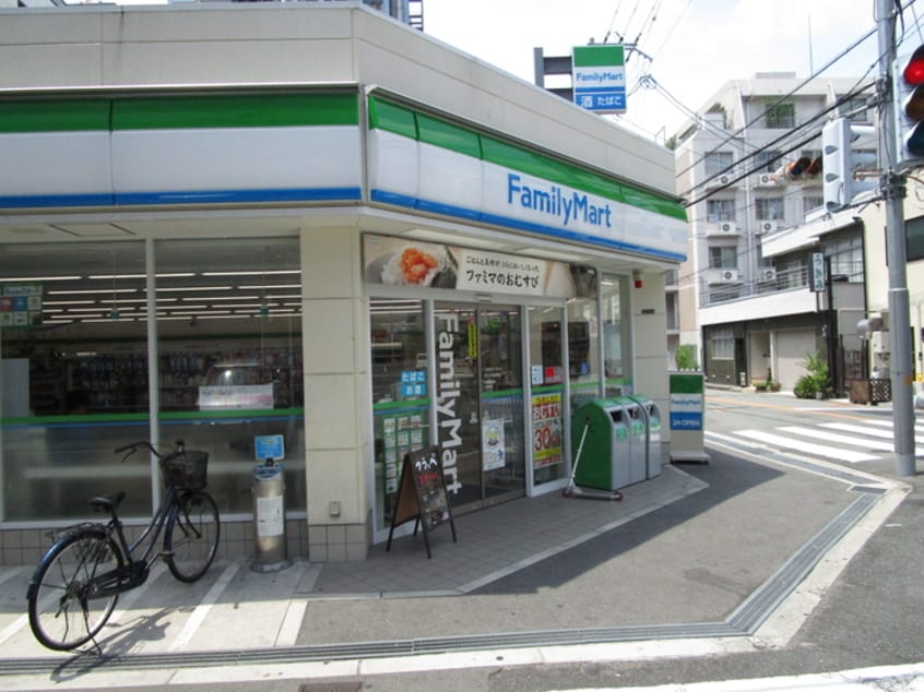 ファミリーストアー(コンビニ)まで40m プライムコート