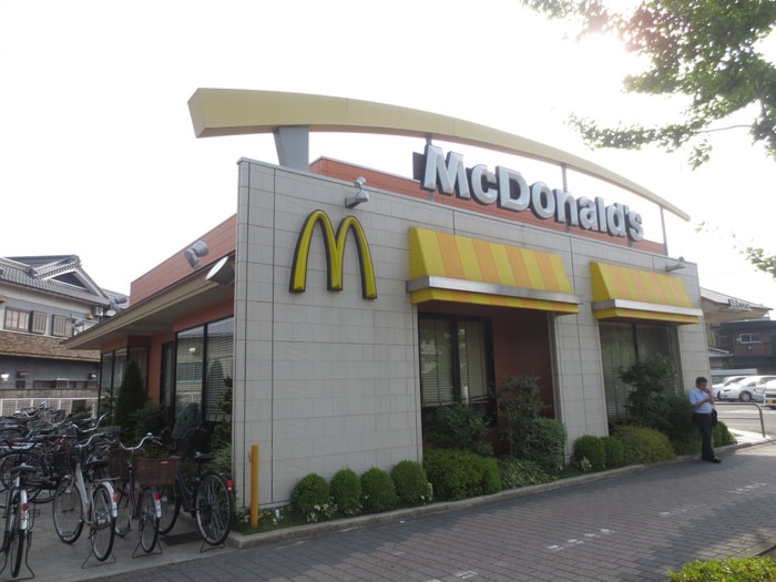マクドナルド(ファストフード)まで685m カーサベルデ大泉
