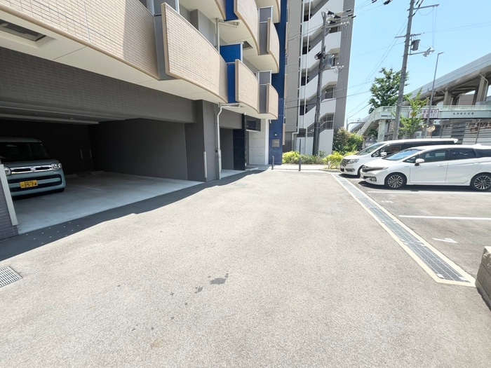 駐車場 プレサンス江坂ベルフィーヌ