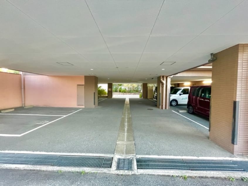 駐車場 ラ・リヴェ－ルレスト