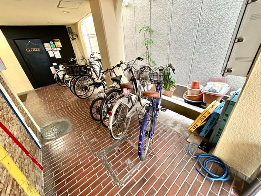 駐輪場 シャトーポポ