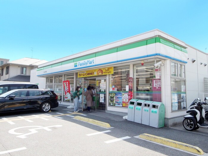 ファミリーマート豊中上野西店(コンビニ)まで130m サンホ－ムオオツキ