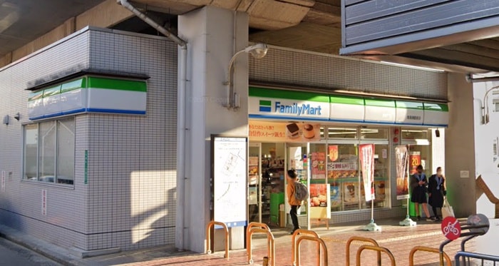 ファミリーマート(コンビニ)まで100m フジパレス湊駅北ノース