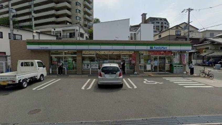 ファミリーマート吹田千里山高塚(コンビニ)まで428m 千里山サニ－ハイツ(111)