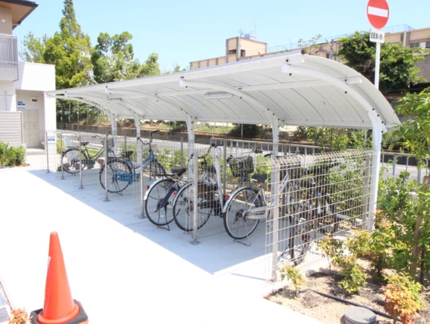 駐輪場 アベンシス