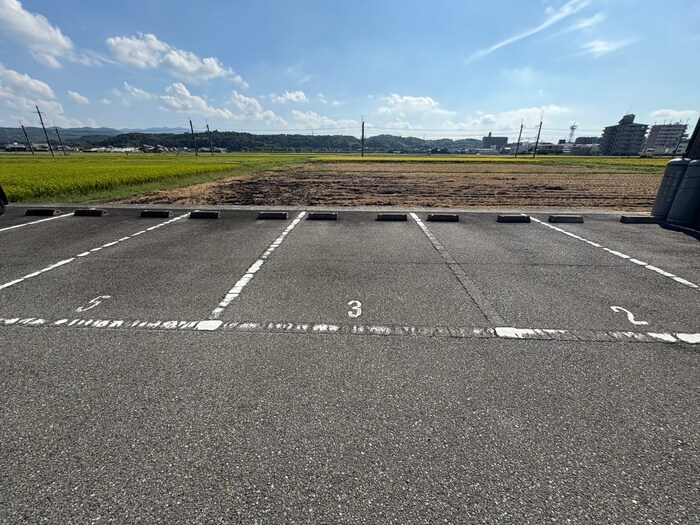 駐車場 三田市桑原貸戸建て