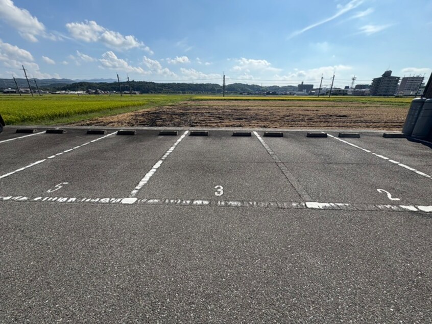 駐車場 三田市桑原貸戸建て
