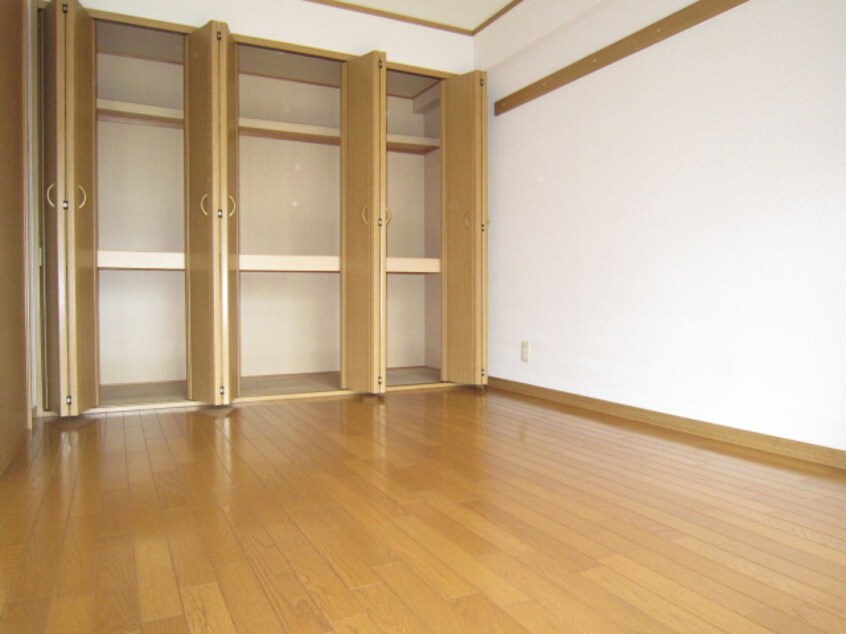 収納 ﾗｼｭﾚ･ｳｴｽﾄ六甲