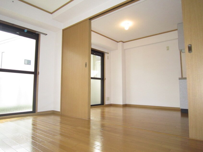 居室 ﾗｼｭﾚ･ｳｴｽﾄ六甲