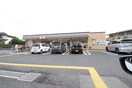 セブンイレブン 東大阪柏田本町店(コンビニ)まで744m スリーズ長瀬