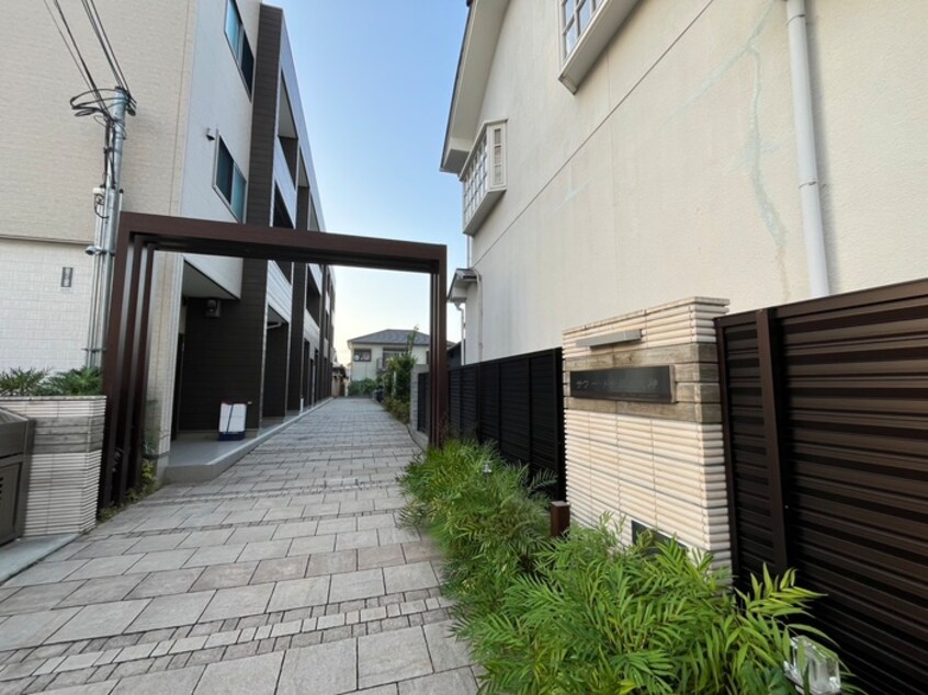 エントランス部分 サワー・ドゥ萩原天神