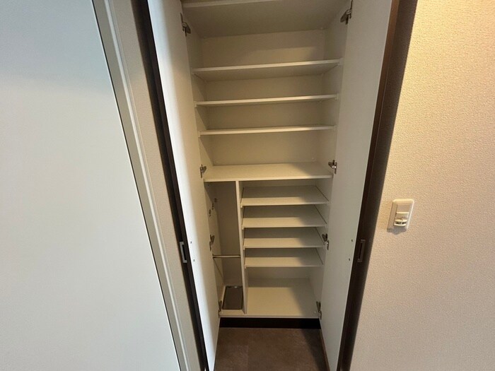 靴箱 エステムコート大阪プリューム