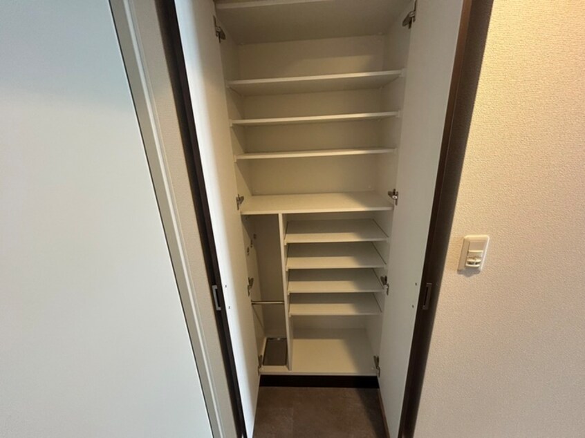 靴箱 エステムコート大阪プリューム