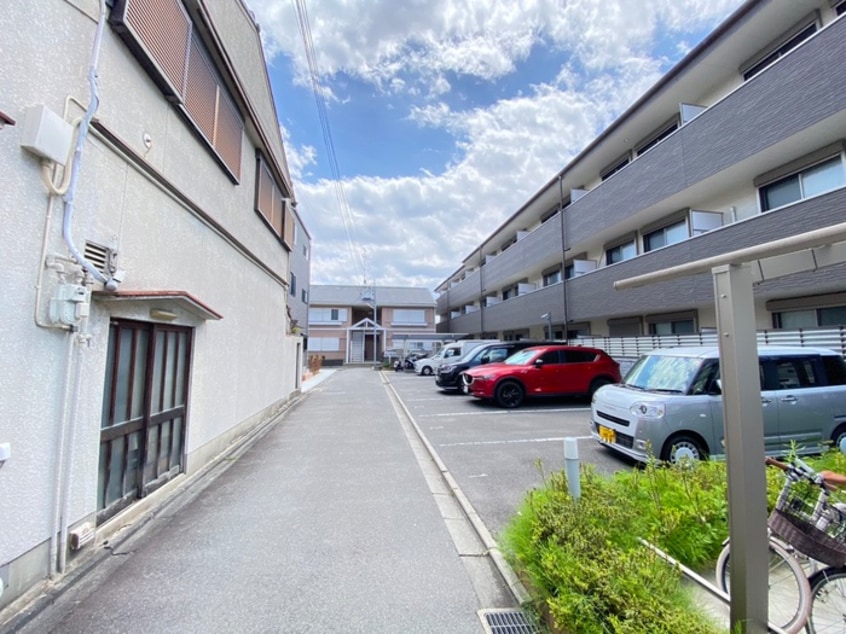 駐車場 アンプルールフェール西大路