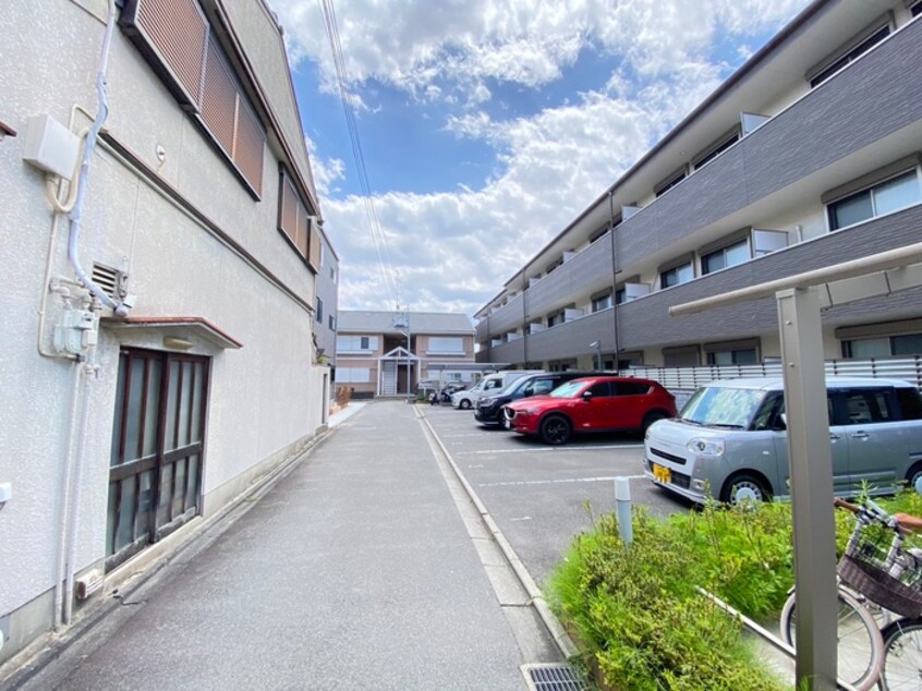 駐車場 アンプルールフェール西大路