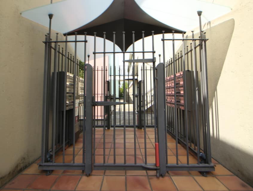 エントランス部分 ゼファーヒル