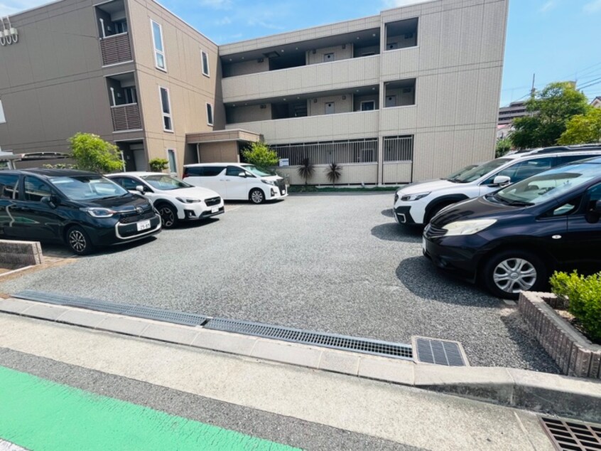 駐車場 Rana　Court