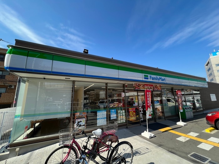 ファミリーマート 大阪空港前店(コンビニ)まで131m クレ－ル豊中
