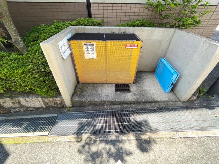 駐車場 ｻﾝﾗｳﾞｨｰﾇ甲陽園