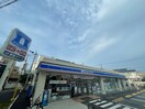 ローソン門真月出町店(コンビニ)まで750m 八雲東町貸家