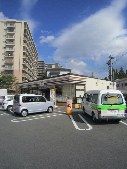 ｾﾌﾞﾝｲﾚﾌﾞﾝ守口八雲東町２丁目店(コンビニ)まで650m 八雲東町貸家