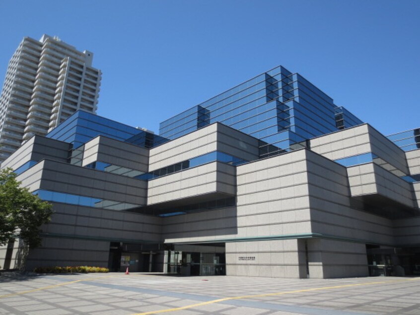 中央図書館(図書館)まで400m ウエストワン東大阪
