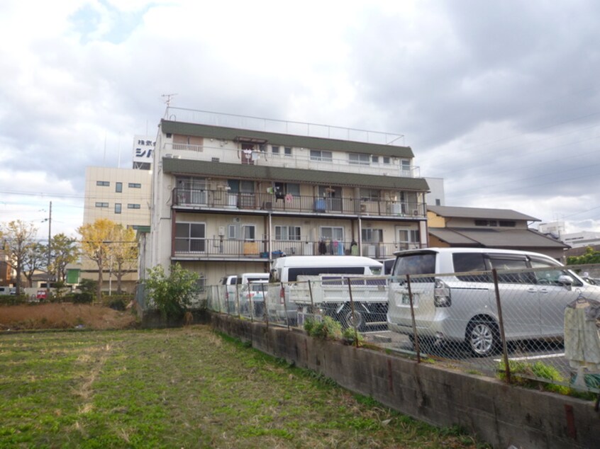 駐車場 由上ビル