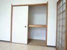 収納 由上ビル