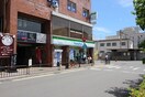 ファミリーマート桂駅前店(コンビニ)まで600m クオリカ桂西口