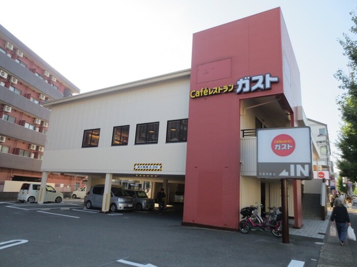 ガスト　京都常盤店(その他飲食（ファミレスなど）)まで400m ベール太秦