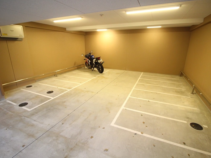 バイク置き場 ｱｸｱﾌﾟﾚｲｽ京都三条朱雀(308)