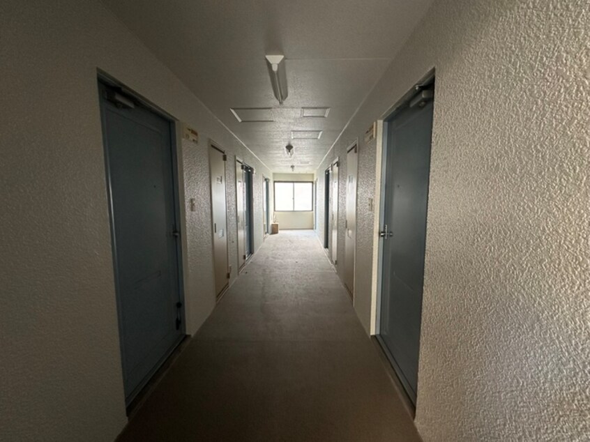 エントランス部分 メゾンホワイト