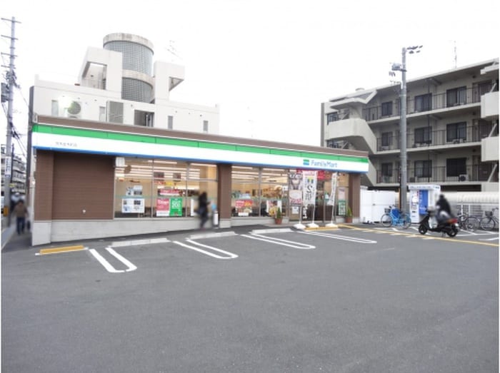 FamilyMart(コンビニ)まで350m メゾンホワイト