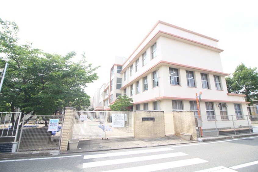 武庫庄小学校(小学校)まで900m レオ　武庫之荘
