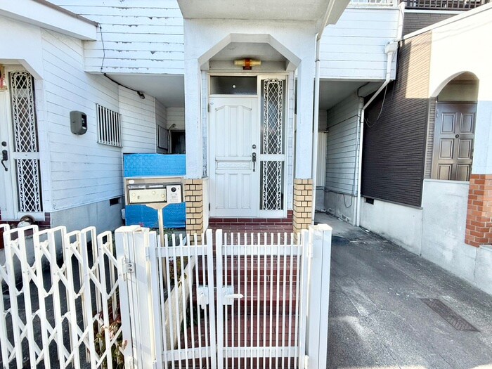 エントランス部分 槇島町薗場126-9貸家