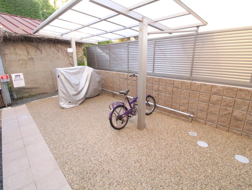 駐輪場 エルシャローム