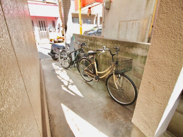 駐輪場 もみじビル