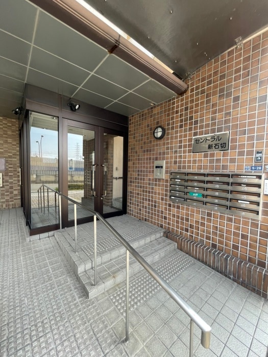 エントランス部分 セントラル新石切