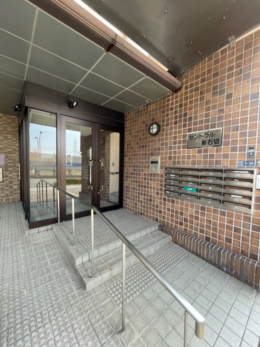 エントランス部分 セントラル新石切
