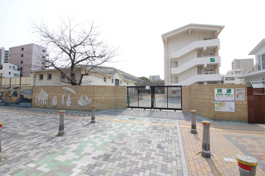 堺市立市小学校(小学校)まで130m ｼｬﾙﾏﾝﾌｼﾞ堺駅前ﾌﾛﾝﾃｨｱﾃﾗｽ（202）