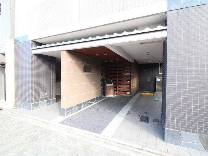 エントランス部分 フェミネンス御所西（403）