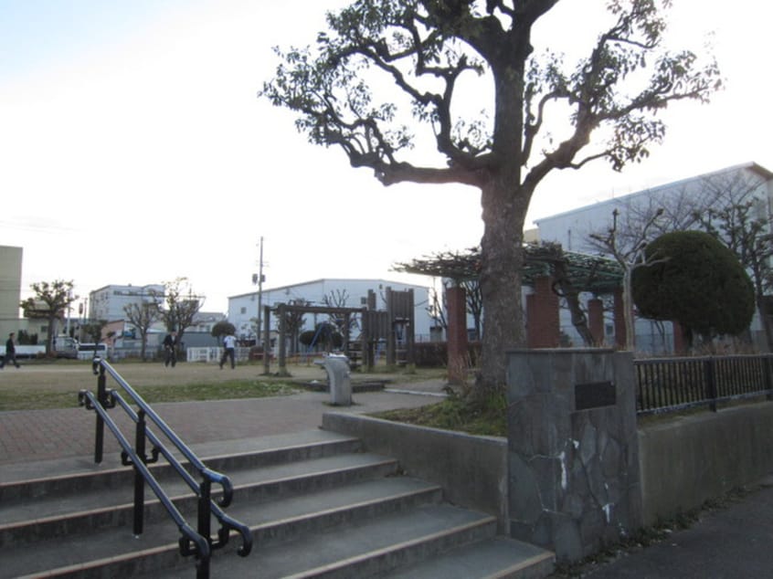 菱江中公園(公園)まで350m グリンデルワルト