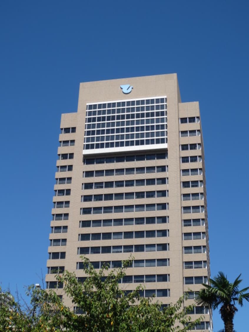 東大阪市役所(役所)まで1350m グリンデルワルト