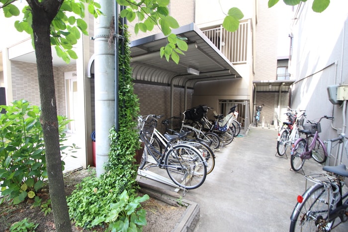 駐輪場 ビビッドフィールド大阪