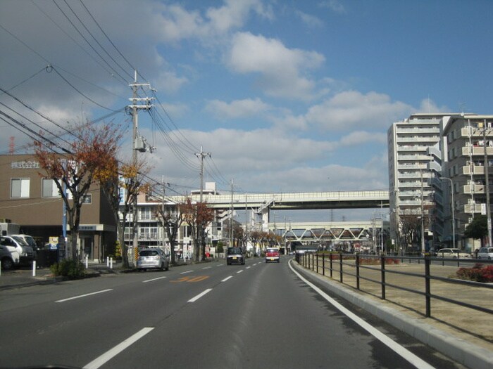 駅前(公園)まで100m ソシア・シューペリア